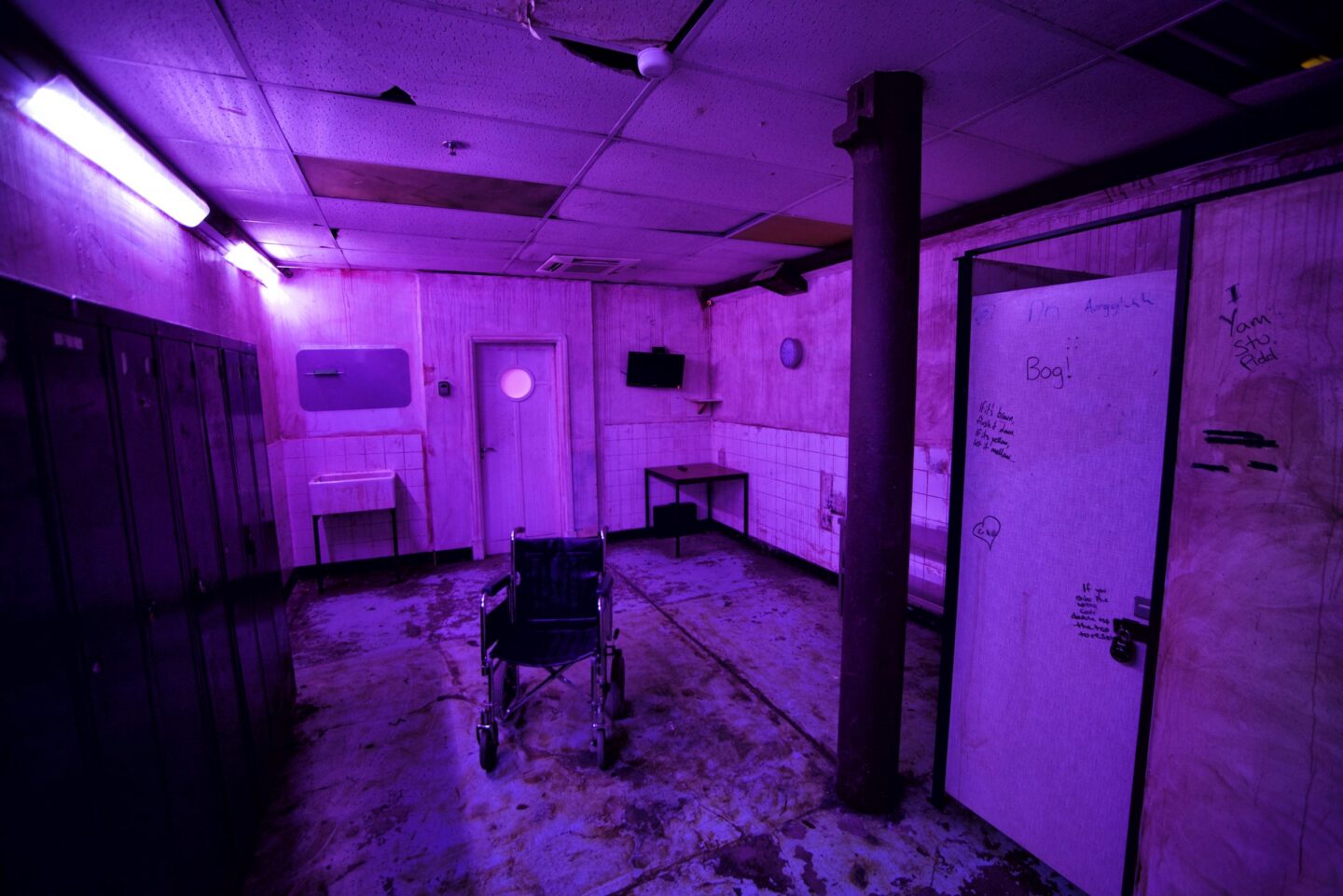 Halloween Hen Party Ideas and Decorations for a Wickedly Good Time - sawtopsy-escape-room-2024
