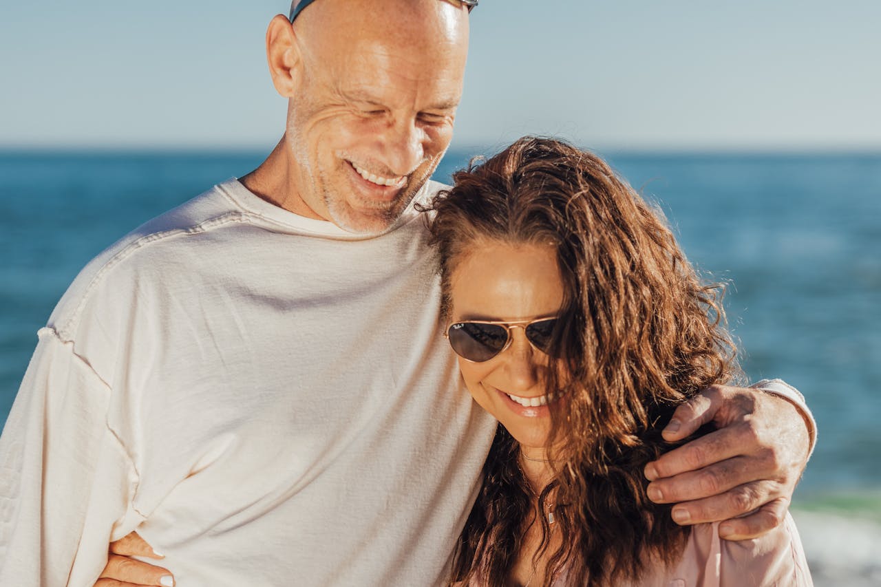 Honeymoon Glow: Perfect Sunglasses for Your Getaway