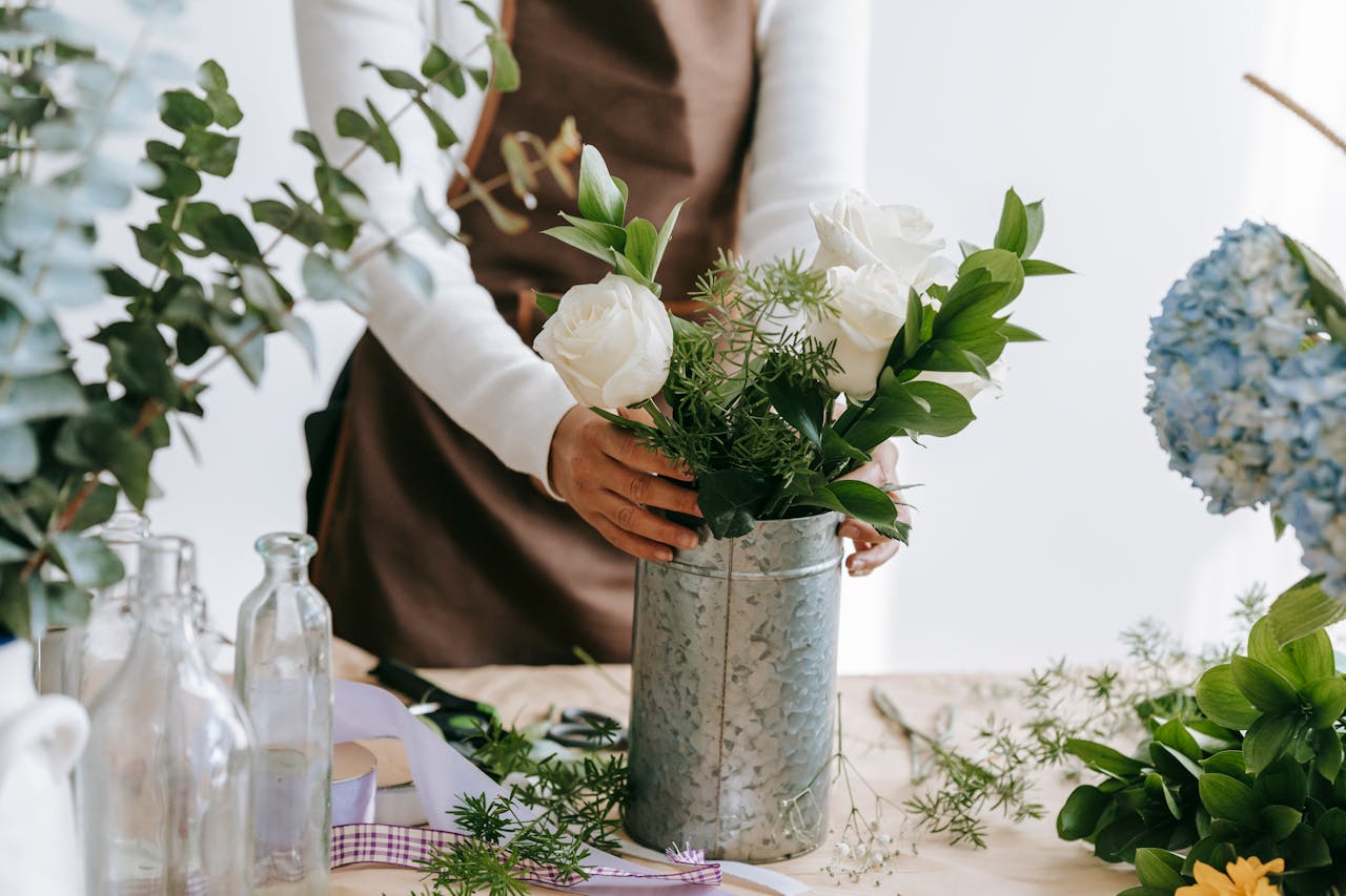 Essential Flower Delivery Tips for Your Wedding Day 