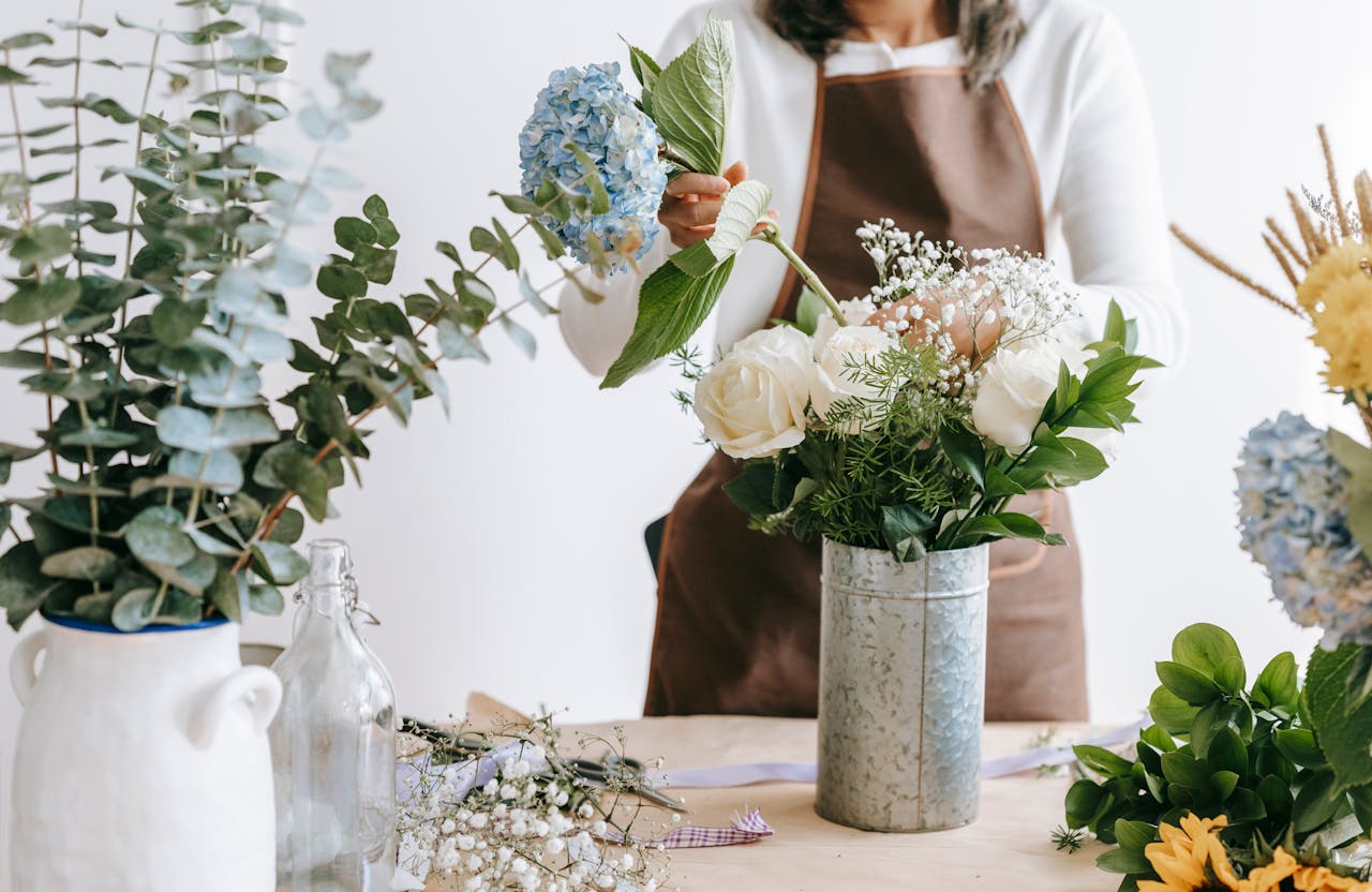 Essential Flower Delivery Tips for Your Wedding Day 