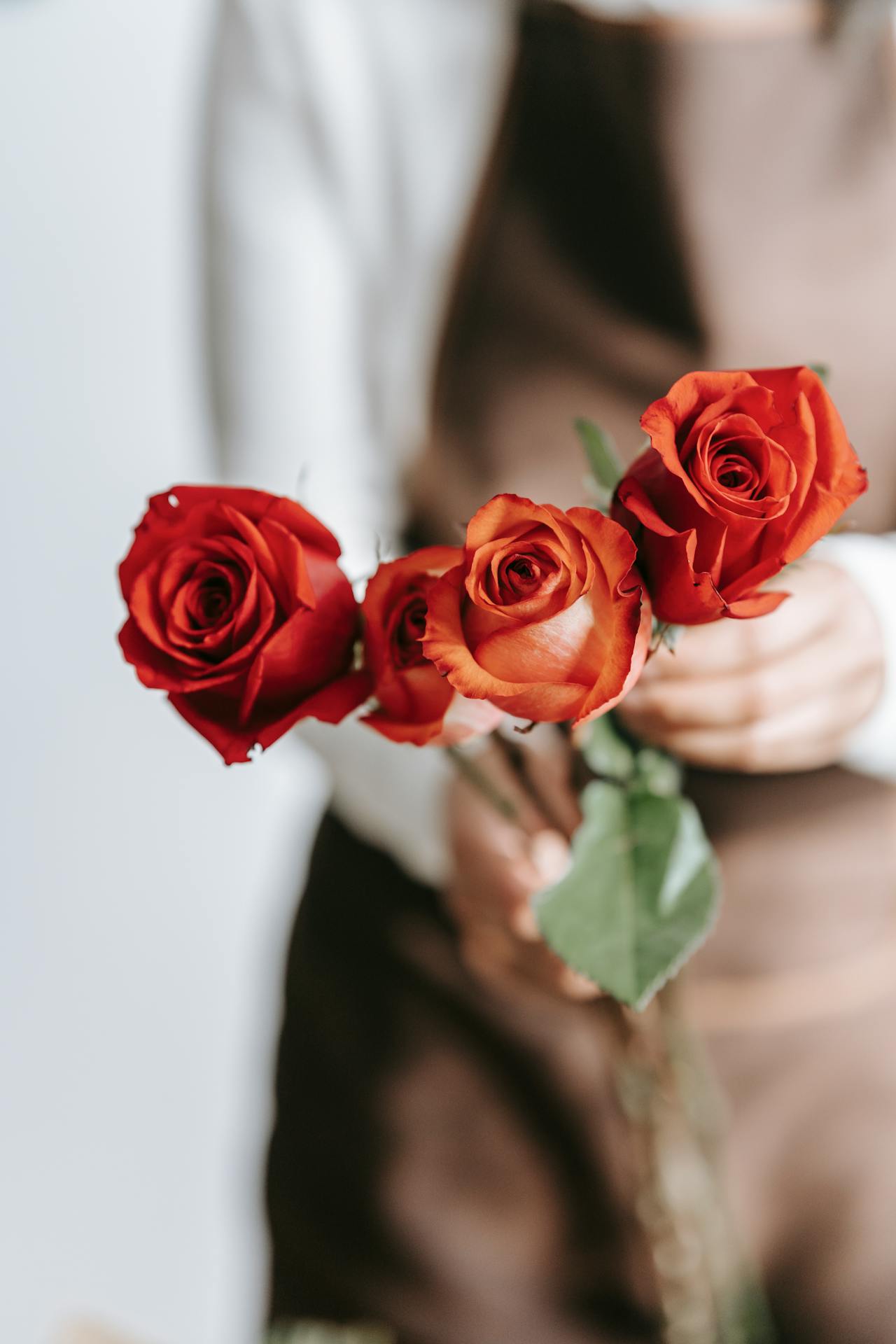 Essential Flower Delivery Tips for Your Wedding Day