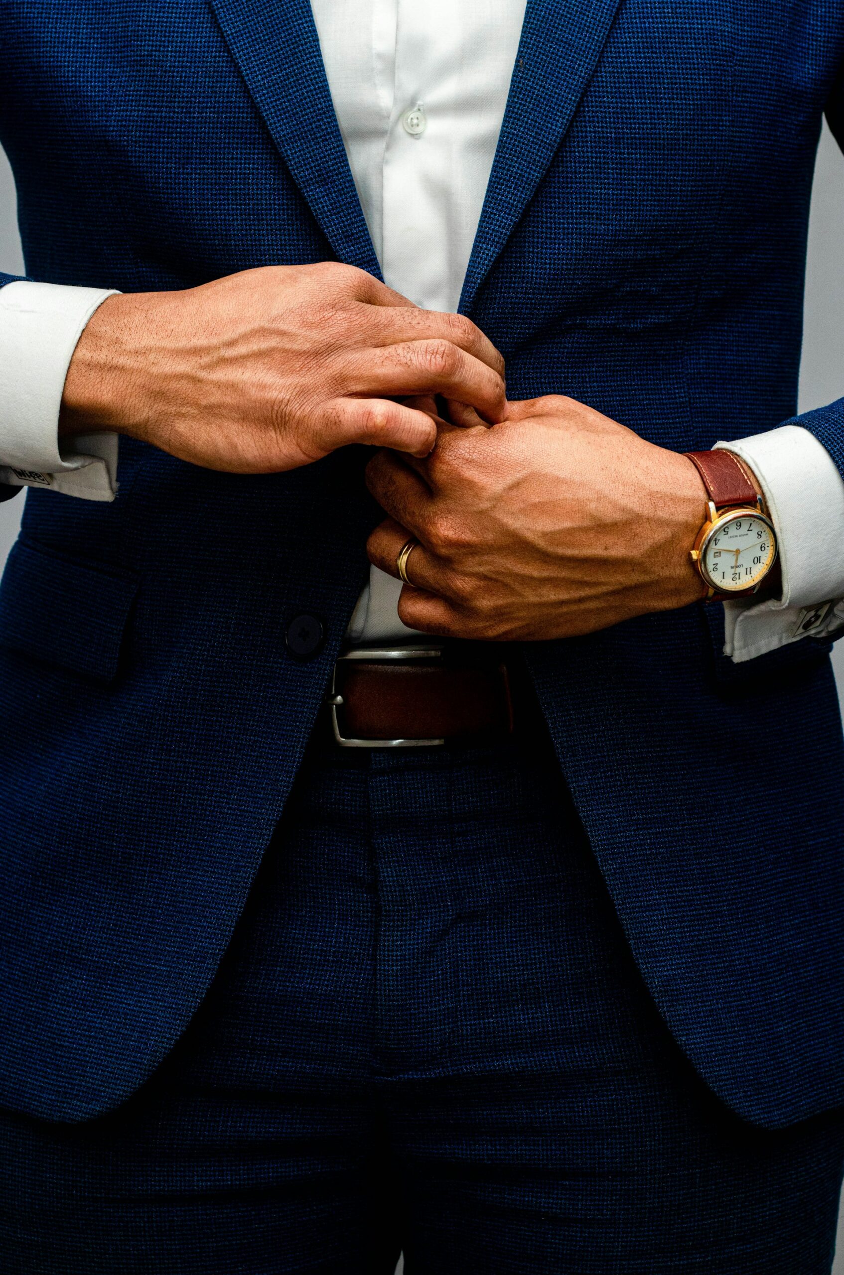 The Role of Watches in Wedding Photography: Capturing Moments of Time
