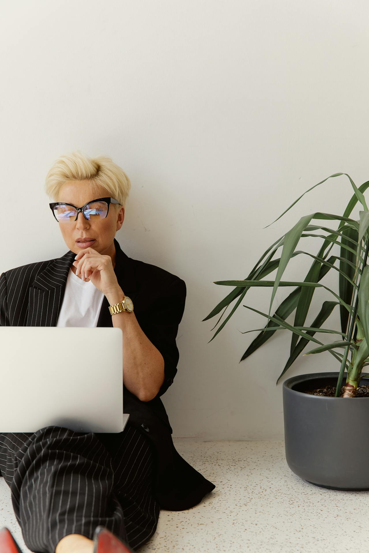 How To Write a Dating Profile at 45+ That Doesn’t Sound Like Everyone Else’s