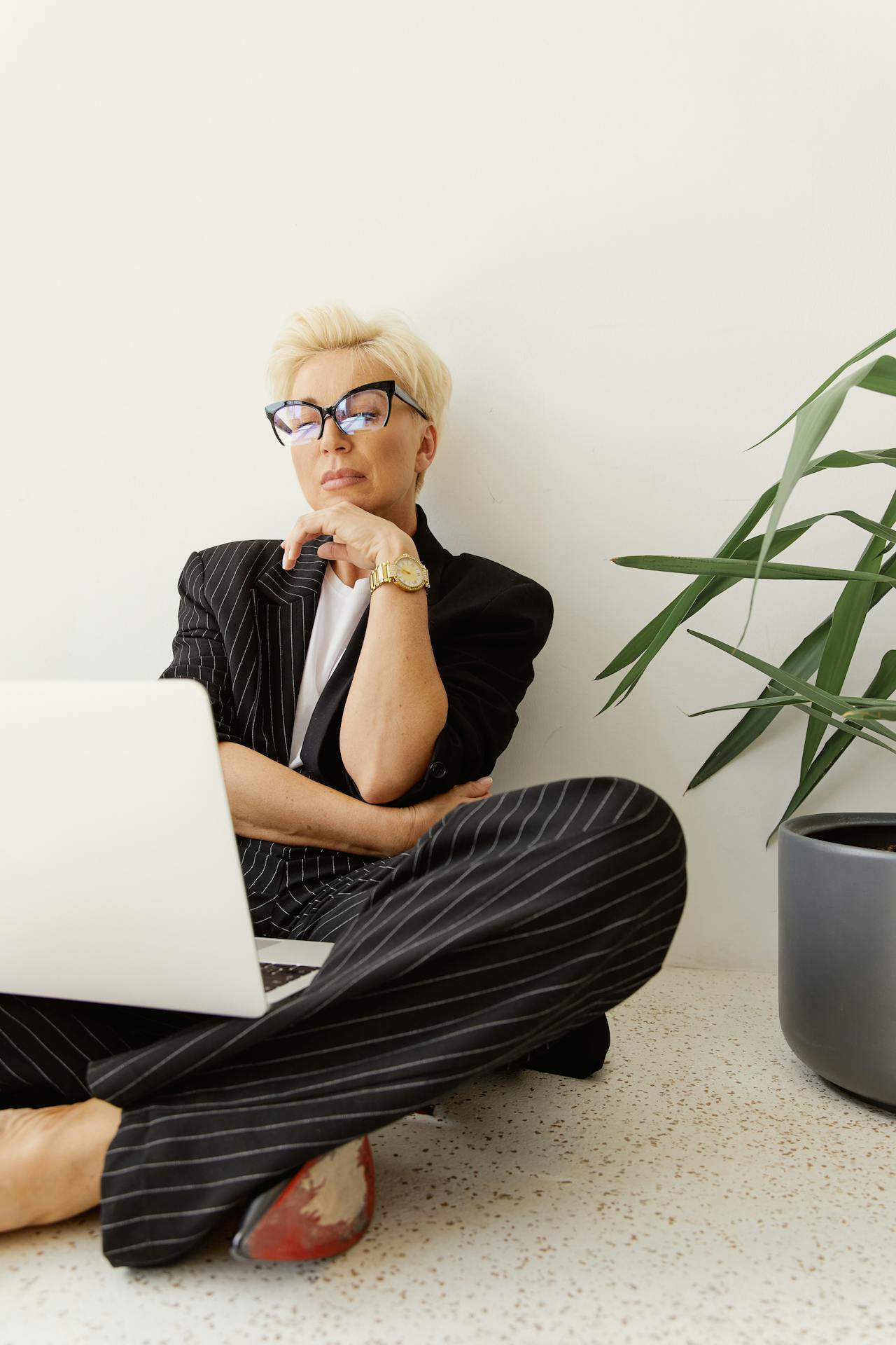 How To Write a Dating Profile at 45+ That Doesn’t Sound Like Everyone Else’s